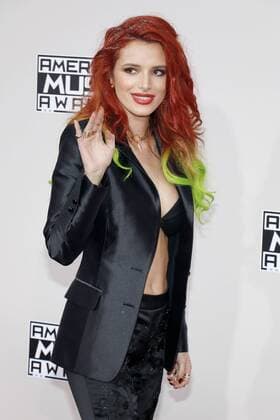 Bella Thorne bei der Ankunft zu den American Music Awards am 20.11.2016 in Los Angeles 2016 American Music Awards in Los Angeles 