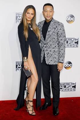 Chrissy Teigen und ihr Ehemann John Legend bei der Ankunft zu den American Music Awards am 20.11.2016 in Los Angeles 2016 American Music Awards in Los Angeles 