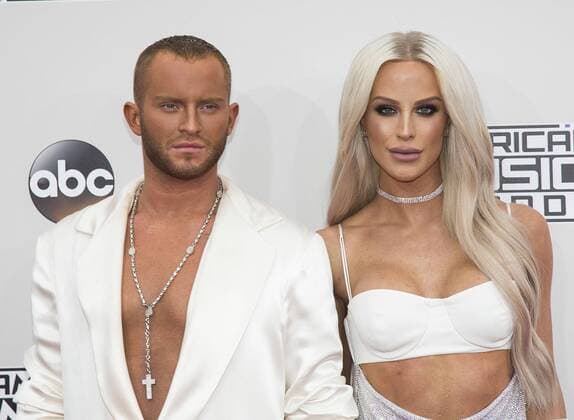 November 20, 2016 - Los Angeles, California, U.S - August Getty and Gigi Gorgeous on the Red Carpet of the 2016 American Music Awards held on Sunday, November 20, 2016 at the Microsoft Theatre in Los Angeles, California. Los Angeles U.S. - ZUMAp124 20161120_zaa_p124_233