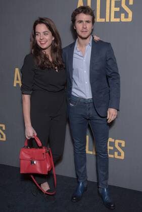 213646 2016-11-20 Paris, FRA, - Filmpremiere Allied (Vertraute Fremde) im UGC Normandie. Anouchka Delon et son compagnon Julien Dereims.  Copyright: xSergexArnalx xStarfacex STAR_213646_034