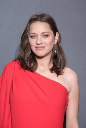 213646 2016-11-20 Paris, FRA, - Filmpremiere Allied (Vertraute Fremde) im UGC Normandie. Marion Cotillard.  Copyright: xSergexArnalx xStarfacex STAR_213646_109