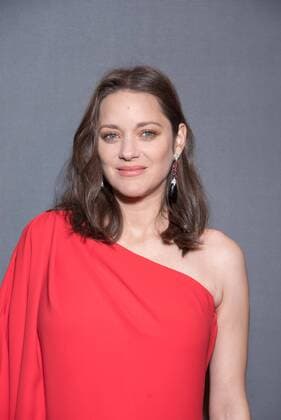 213646 2016-11-20 Paris, FRA, - Filmpremiere Allied (Vertraute Fremde) im UGC Normandie. Marion Cotillard.  Copyright: xSergexArnalx xStarfacex STAR_213646_110