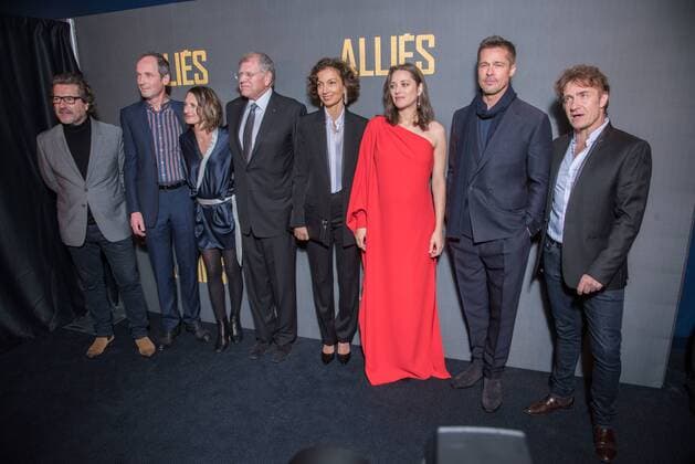 213646 2016-11-20 Paris, FRA, - Filmpremiere Allied (Vertraute Fremde) im UGC Normandie. Marion Cotillard und Brad Pitt. Robert Zemeckis.  Copyright: xSergexArnalx xStarfacex STAR_213646_151