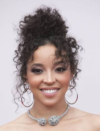 November 20, 2016 - Los Angeles, California, U.S - Tinashe on the Red Carpet of the 2016 American Music Awards held on Sunday, November 20, 2016 at the Microsoft Theatre in Los Angeles, California. Los Angeles U.S. - ZUMAp124 20161120_zaa_p124_266