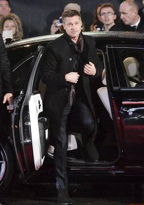November 21, 2016 - London, London, UK - London, UK. Actor BRAD PITT arrives at the Allied UK film premiere at Odeon Leicester Square, London. The film follows two assassins who fall in love during a mission to kill a Nazi official during World War II. London UK  - ZUMAl94_ 20161121_zaf_l94_024
