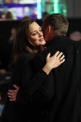 . 21 11 2016. London, United Kingdom. Brad Pitt and Marion Cotillard arriving at the Allied premiere in London.  xStephenxLockx xi-Imagesx IIM-13853-0031