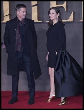 . 21 11 2016. London, United Kingdom. Brad Pitt and Marion Cotillard arriving at the Allied premiere in London.  xStephenxLockx xi-Imagesx IIM-13853-0034
