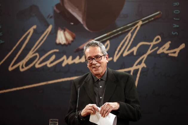 Argentinian writer and winner of the Ibero American Narrative Award Manuel Rojas, Cesar Aira speaks after receiving the award, at La Moneda Palace in Santiago, Chile, 21 November 2016. Winner of the Ibero American Narrative Award Manuel Rojas !ACHTUNG: NUR REDAKTIONELLE NUTZUNG!  CH01 20161121-636153634425125118