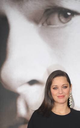 November 21, 2016 - London, England, United Kingdom - Marion Cotilard attends the UK Premiere of Allied at Odeon Leciester Square. London United Kingdom - ZUMAs147 20161121_zap_s147_036
