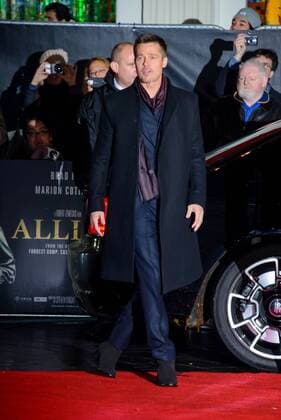 . 21 11 2016. London, United Kingdom. Guest arrives at the Allied UK Film Premiere. Odeon, Leicester Square.  xChrisxJosephx xi-Imagesx IIM-13858-0027