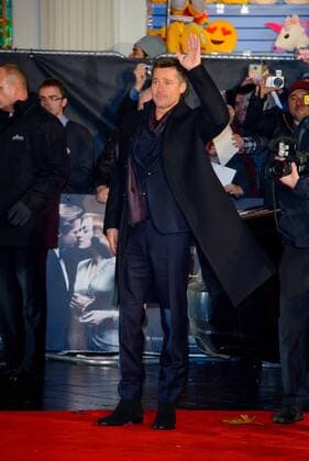 . 21 11 2016. London, United Kingdom. Guest arrives at the Allied UK Film Premiere. Odeon, Leicester Square.  xChrisxJosephx xi-Imagesx IIM-13858-0028