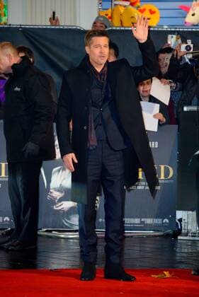 . 21 11 2016. London, United Kingdom. Guest arrives at the Allied UK Film Premiere. Odeon, Leicester Square.  xChrisxJosephx xi-Imagesx IIM-13858-0029