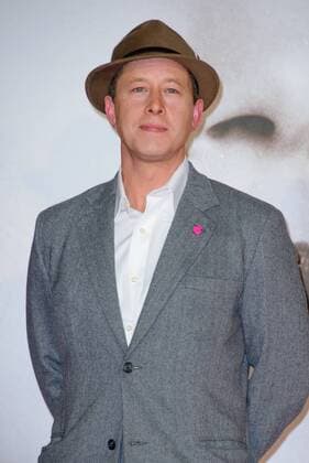 . 21 11 2016. London, United Kingdom. Guest arrives at the Allied UK Film Premiere. Odeon, Leicester Square.  xChrisxJosephx xi-Imagesx IIM-13858-0033