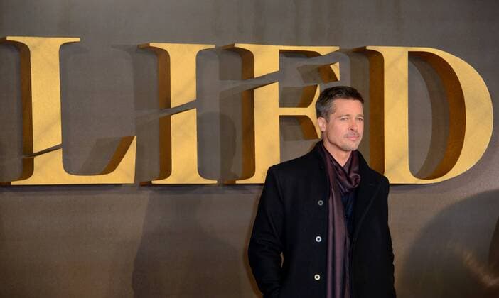 . 21 11 2016. London, United Kingdom. Guest arrives at the Allied UK Film Premiere. Odeon, Leicester Square.  xChrisxJosephx xi-Imagesx IIM-13858-0058