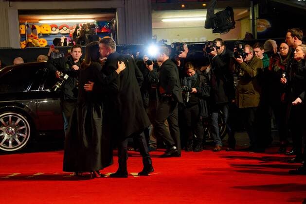 . 21 11 2016. London, United Kingdom. Brad Pitt and Marion Cotillard arrive at the Allied UK Film Premiere. Odeon, Leicester Square.  xChrisxJosephx xi-Imagesx IIM-13858-0057