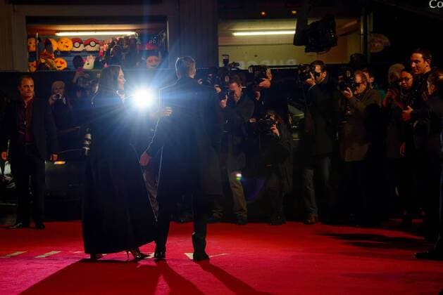 . 21 11 2016. London, United Kingdom. Brad Pitt and Marion Cotillard arrive at the Allied UK Film Premiere. Odeon, Leicester Square.  xChrisxJosephx xi-Imagesx IIM-13858-0061