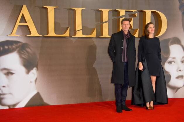. 21 11 2016. London, United Kingdom. Brad Pitt and Marion Cotillard arrive at the Allied UK Film Premiere. Odeon, Leicester Square.  xChrisxJosephx xi-Imagesx IIM-13858-0068