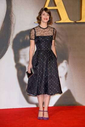 . 21 11 2016. London, United Kingdom. Lizzy Caplan arrives at the Allied UK Film Premiere. Odeon, Leicester Square.  xChrisxJosephx xi-Imagesx IIM-13858-0073