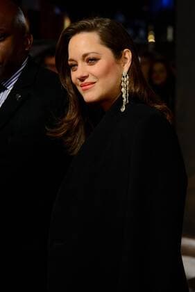 . 21 11 2016. London, United Kingdom. Marion Cotillard arrives at the Allied UK Film Premiere. Odeon, Leicester Square.  xChrisxJosephx xi-Imagesx IIM-13858-0082