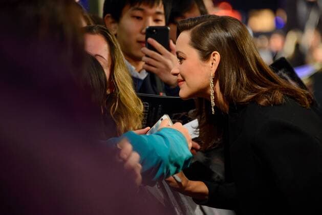 . 21 11 2016. London, United Kingdom. Marion Cotillard arrives at the Allied UK Film Premiere. Odeon, Leicester Square.  xChrisxJosephx xi-Imagesx IIM-13858-0084