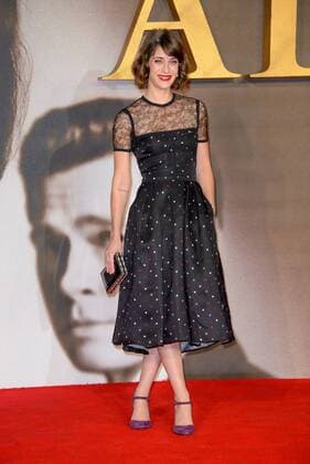 . 21 11 2016. London, United Kingdom. Lizzy Caplan arrives at the Allied UK Film Premiere. Odeon, Leicester Square.  xChrisxJosephx xi-Imagesx IIM-13858-0079