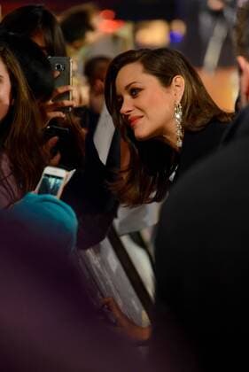 . 21 11 2016. London, United Kingdom. Marion Cotillard arrives at the Allied UK Film Premiere. Odeon, Leicester Square.  xChrisxJosephx xi-Imagesx IIM-13858-0085