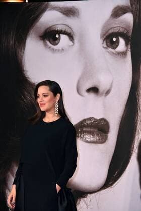 Themen der Woche . 22 11 2016. London, United Kingdom. Allied UK film premiere. Marion Cotillard attends remiere of Allied, a drama about a French-Canadian spy who falls in love with a French agent in Casablanca, at Odeon Leicester Square, London.  xNilsxJorgensenx xi-Imagesx IIM-13859-0012