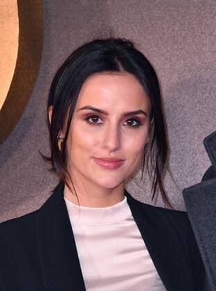 . 22 11 2016. London, United Kingdom. Allied UK film premiere. Lucy Watson attends premiere of Allied, a drama about a French-Canadian spy who falls in love with a French agent in Casablanca, at Odeon Leicester Square, London.  xNilsxJorgensenx xi-Imagesx IIM-13859-0014