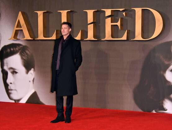 . 22 11 2016. London, United Kingdom. Allied UK film premiere. Brad Pitt attends premiere of Allied, a drama about a French-Canadian spy who falls in love with a French agent in Casablanca, at Odeon Leicester Square, London.  xNilsxJorgensenx xi-Imagesx IIM-13859-0008