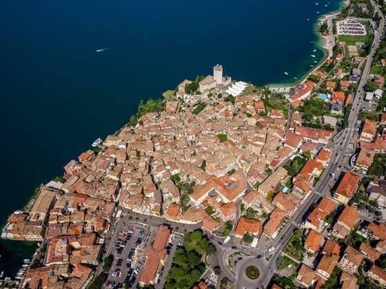 Castello di Malcesine, Burg von Malcesine mit Hafen, Altstadt Malcesine, Garda See, Lago di Garda, Malcesine, Norditalien, Veneto, Italien !ACHTUNGxMINDESTHONORARx60xEURO!