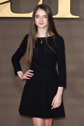 Raffey Cassidy bei der Premiere des Kinofilms Allied: Vertraute Fremde im Odeon Leicester Square. London, 21.11.2016 Raffey Cassidy  Foto:xS.xVasx xFuturexImage