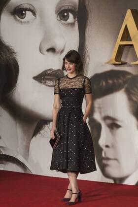 Allied Premiere, London, UK London, UK. 21 November 2016. Lizzy Caplan attends the UK premiere of Allied, the World War II romantic thriller film, directed by Robert Zemeckis starring Brad Pitt and Marion Cotillard.