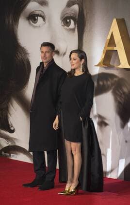 Allied UK film premiere London, UK. Brad Pitt and Marion Cotillard at the Allied UK film premiere, Odeon Leicester Square cinema, Leicester Square, London, England, UK, on Monday 21 November 2016. LMK368-61302-221116 