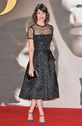 Allied UK film premiere London, UK. Lizzy Caplan at the Allied UK film premiere, Odeon Leicester Square cinema, Leicester Square, London, England, UK, on Monday 21 November 2016. LMK315-61301-221116 