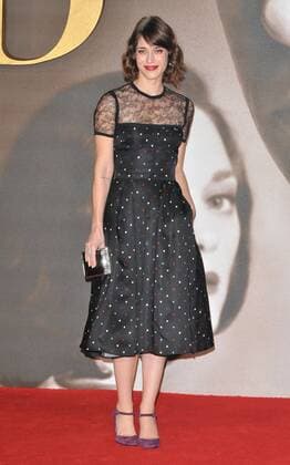 Allied UK film premiere London, UK. Lizzy Caplan at the Allied UK film premiere, Odeon Leicester Square cinema, Leicester Square, London, England, UK, on Monday 21 November 2016. LMK315-61301-221116 