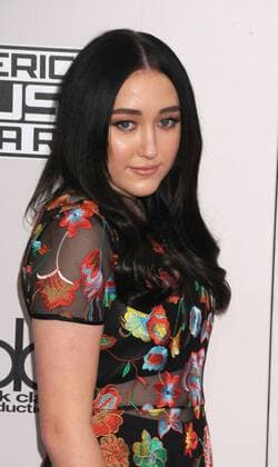 November 20, 2016 - Los Angeles, California, United States - November 20th 2016 - Los Angeles California USA - NOAH CYRUS at the 2016 American Music Awards held at the Microsoft Theater, Los Angeles CA Los Angeles United States - ZUMAf05_ 20161120_zaf_f05_134