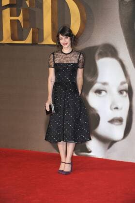 Lizzy Caplan attends the UK premiere of Allied at Leicester Square in London. NOVEMBER 21st 2016  TSTx163616