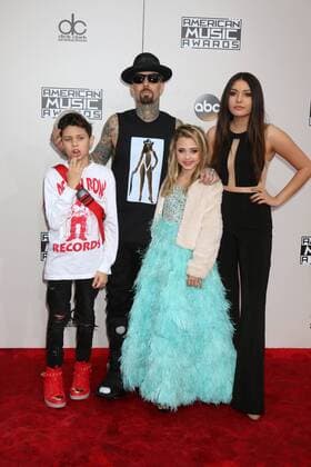 LOS ANGELES - NOV 20: Landon Asher Barker, Travis Barker, Alabama Luella Barker, Atiana de la Hoya at the 2016 American Music Awards at Microsoft Theater on November 20, 2016 in Los Angeles, CA  Copyright: xKathyxHutchinsx xIPAx