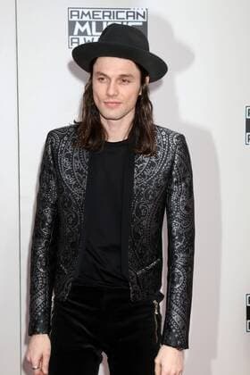LOS ANGELES - NOV 20: James Bay at the 2016 American Music Awards at Microsoft Theater on November 20, 2016 in Los Angeles, CA  Copyright: xKathyxHutchinsx xIPAx