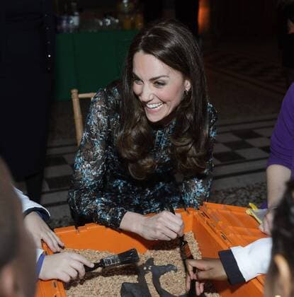 . 22 11 2016. London, United Kingdom. The Duchess of Cambridge attends a children s tea party at the Natural History Museum in London to celebrate Dippy the Diplodocus s time in Hintze Hall.  xROTAx xi-Imagesx IIM-13875-0004
