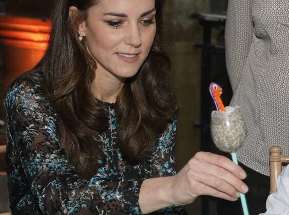. 22 11 2016. London, United Kingdom. The Duchess of Cambridge attends a children s tea party at the Natural History Museum in London to celebrate Dippy the Diplodocus s time in Hintze Hall.  xROTAx xi-Imagesx IIM-13875-0005