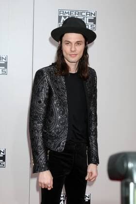 LOS ANGELES - NOV 20: James Bay at the 2016 American Music Awards at Microsoft Theater on November 20, 2016 in Los Angeles, CA  Copyright: xKathyxHutchinsx xIPAx