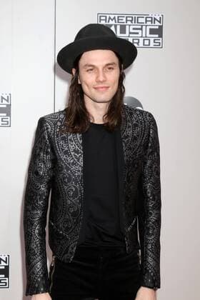 LOS ANGELES - NOV 20: James Bay at the 2016 American Music Awards at Microsoft Theater on November 20, 2016 in Los Angeles, CA  Copyright: xKathyxHutchinsx xIPAx