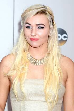 LOS ANGELES - NOV 20: Maty Noyes at the 2016 American Music Awards at Microsoft Theater on November 20, 2016 in Los Angeles, CA  Copyright: xKathyxHutchinsx xIPAx