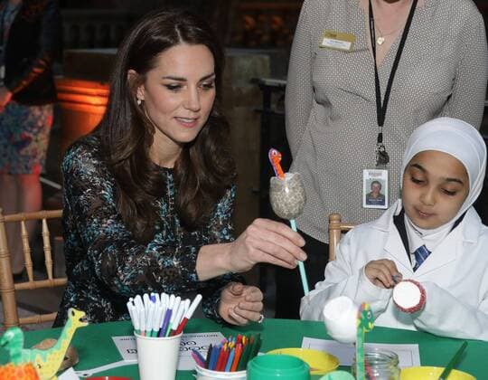 . 22 11 2016. London, United Kingdom. The Duchess of Cambridge with pupils from Oakington Manor Primary School in Wembley, North London as she attends a children s tea party at the Natural History Museum in London to celebrate Dippy the Diplodocus s time in Hintze Hall.  xROTAx xi-Imagesx IIM-13875-0012