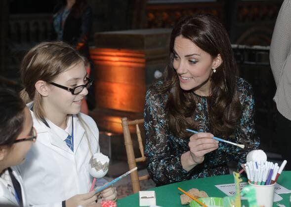 . 22 11 2016. London, United Kingdom. The Duchess of Cambridge with pupils from Oakington Manor Primary School in Wembley, North London as she attends a children s tea party at the Natural History Museum in London to celebrate Dippy the Diplodocus s time in Hintze Hall.  xROTAx xi-Imagesx IIM-13875-0013
