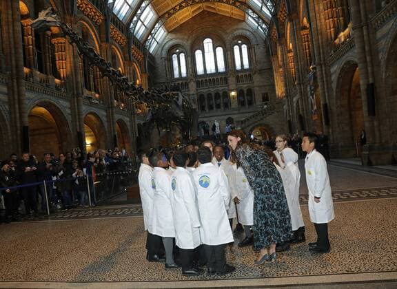 . 22 11 2016. London, United Kingdom. The Duchess of Cambridge with pupils from Oakington Manor Primary School in Wembley, North London as she attends a children s tea party at the Natural History Museum in London to celebrate Dippy the Diplodocus s time in Hintze Hall.  xROTAx xi-Imagesx IIM-13875-0022