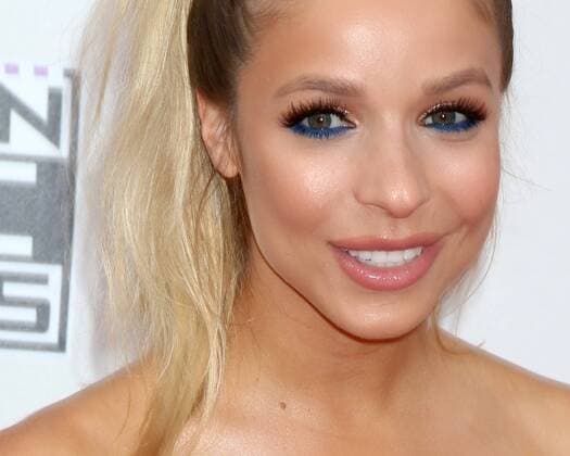 LOS ANGELES - NOV 20: Kira Kazantsev at the 2016 American Music Awards at Microsoft Theater on November 20, 2016 in Los Angeles, CA  Copyright: xKathyxHutchinsx xIPAx