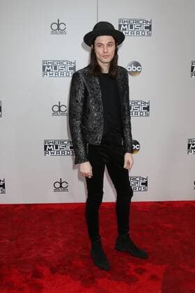 LOS ANGELES - NOV 20: James Bay at the 2016 American Music Awards at Microsoft Theater on November 20, 2016 in Los Angeles, CA  Copyright: xKathyxHutchinsx xIPAx