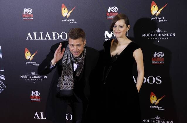 US actor Brad Pitt (L) and French actress Marion Cotillard (R) arrive at premiere of the film Allied in Callao s cinema in Madrid, Spain on 22 November 2016. Allied Premiere in Madrid !ACHTUNG: NUR REDAKTIONELLE NUTZUNG!  20161122-636154479605158401